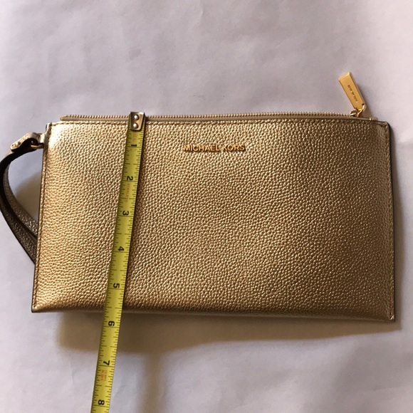 Michael Kors gold travel pouch - Picture 5 of 5